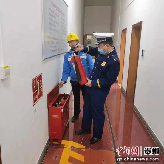 貴陽市息烽縣消防救援大隊(duì)開展電力行業(yè)重點(diǎn)單位消防安全檢查