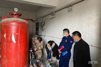 新疆昌吉:消防救援隊(duì)開(kāi)展消防產(chǎn)品專(zhuān)項(xiàng)檢查